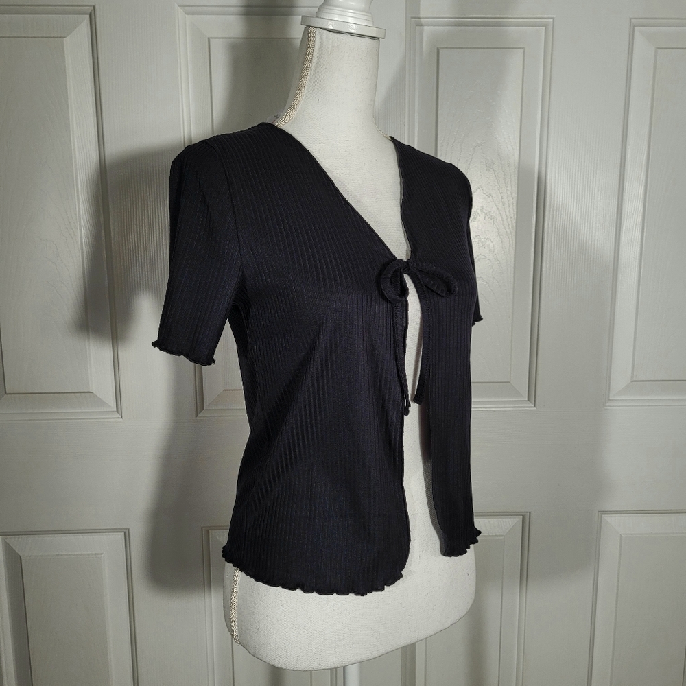 NWT Black Ribbed Open Front Short Sleeve Top with Ruffle Edging Size Large - Picture 6 of 13